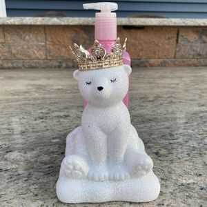 ROYAL POLAR BEAR
Gentle Foaming Soap Holder